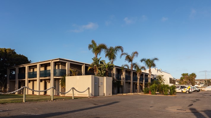 Sails Hotel Geraldton - Sails outside view